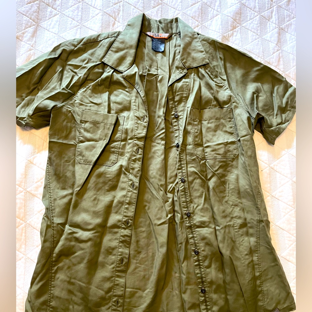 Women’s Olive Green Short Sleeve Button-Up Shirt